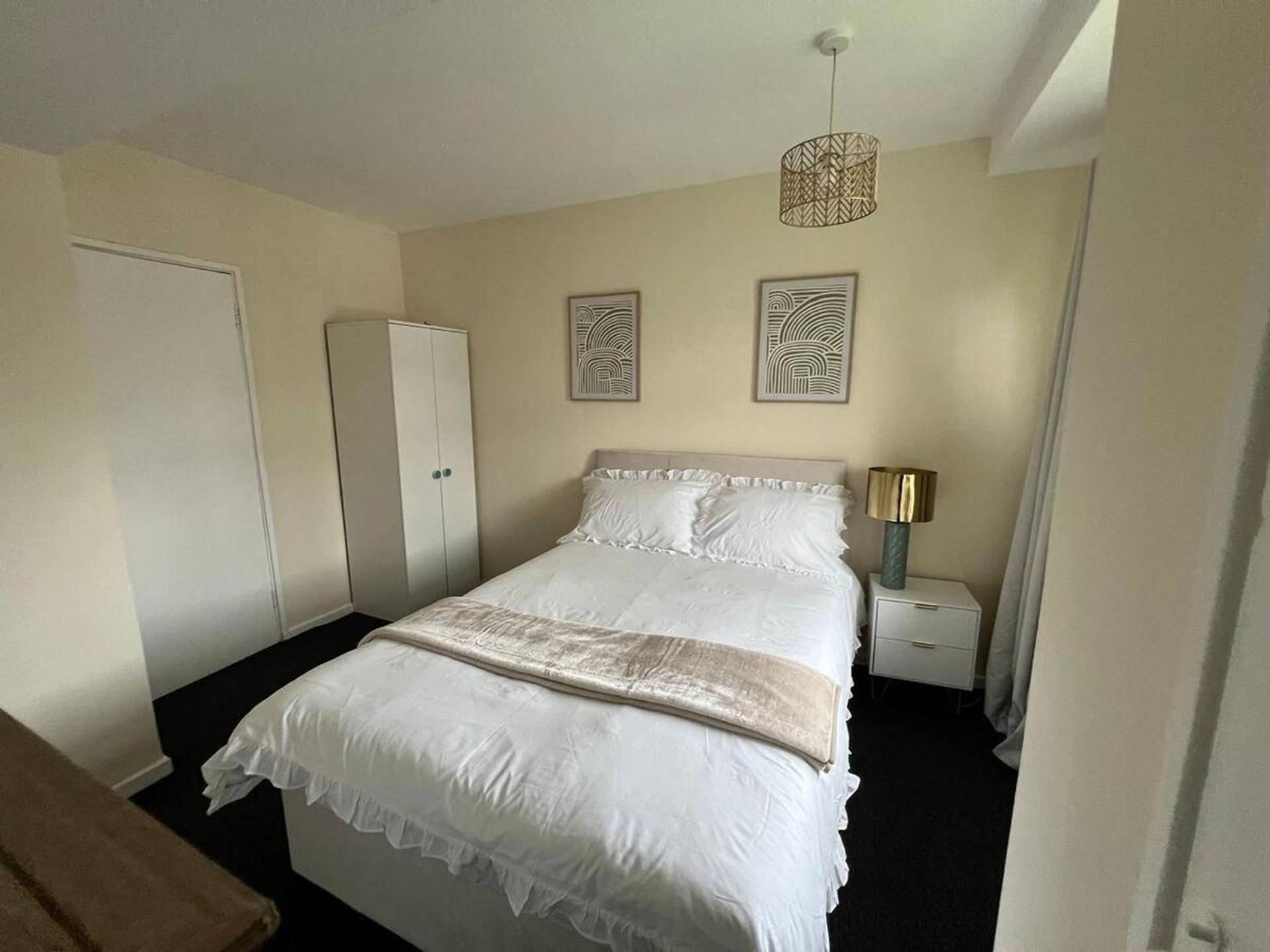 Walthamstow - - Sleeps 3 - Streetparking Apartamento *